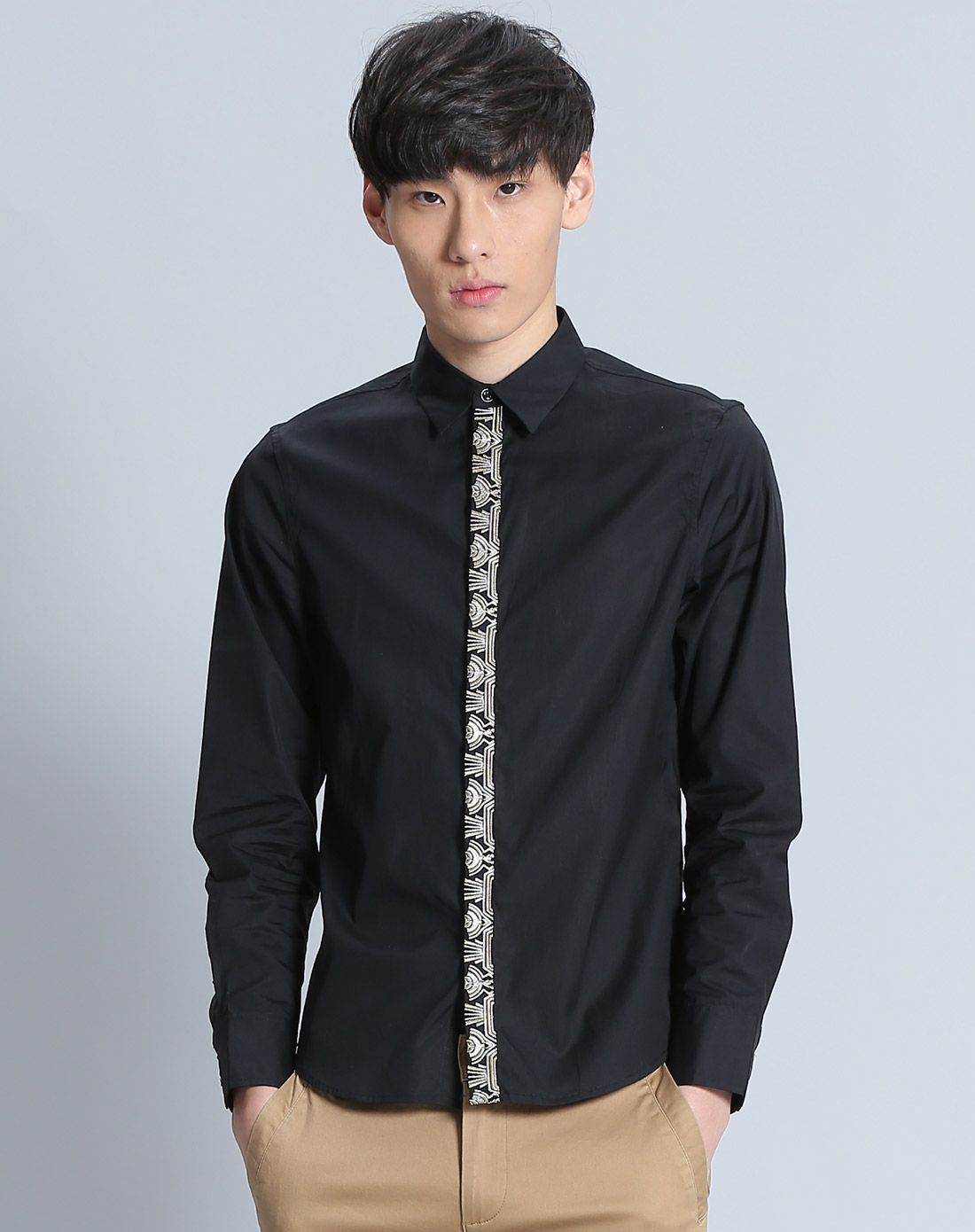 黑色男装门襟绣花衬衣