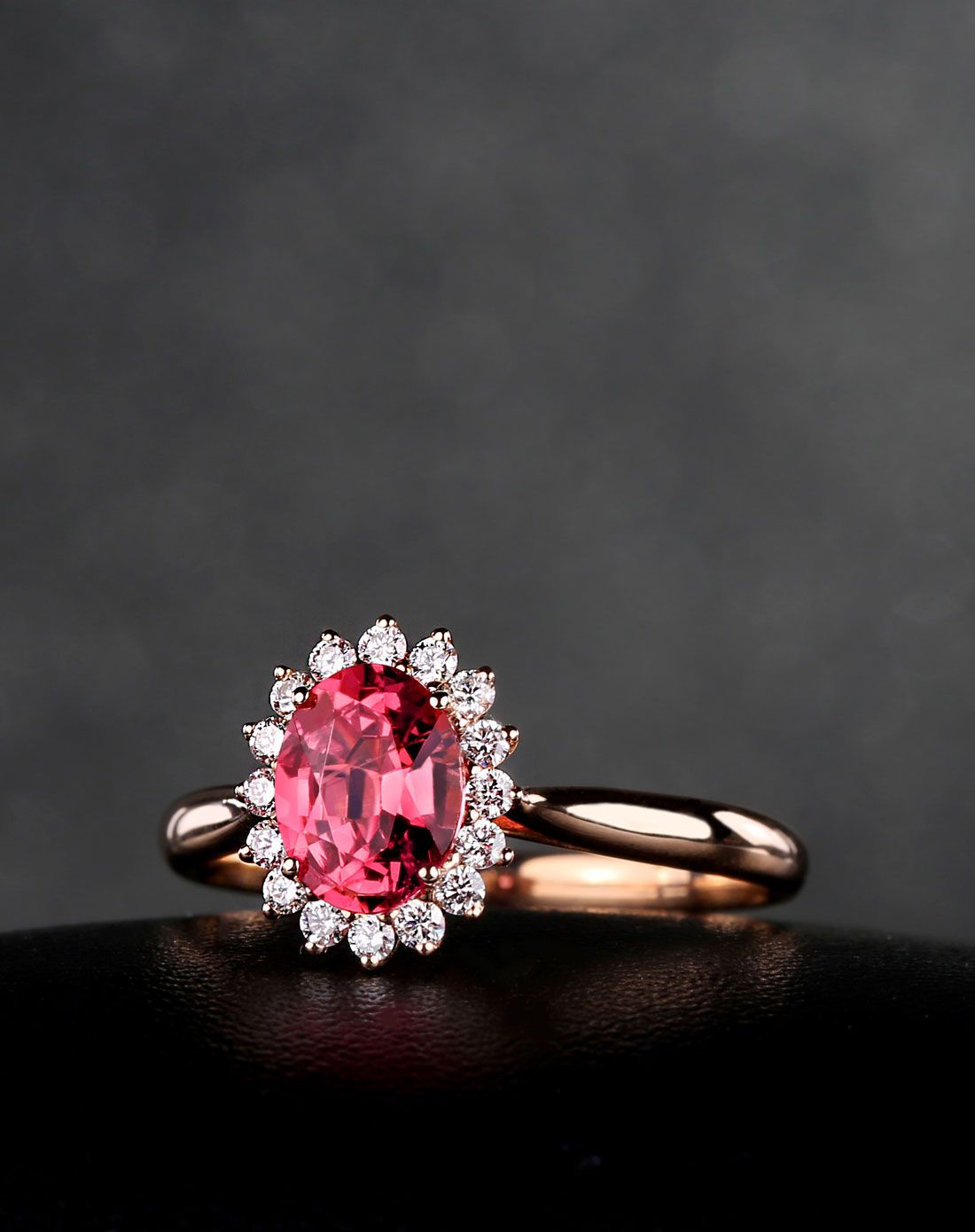 中坦经典时尚红18k金0.30克拉尖晶石戒指戴妃款