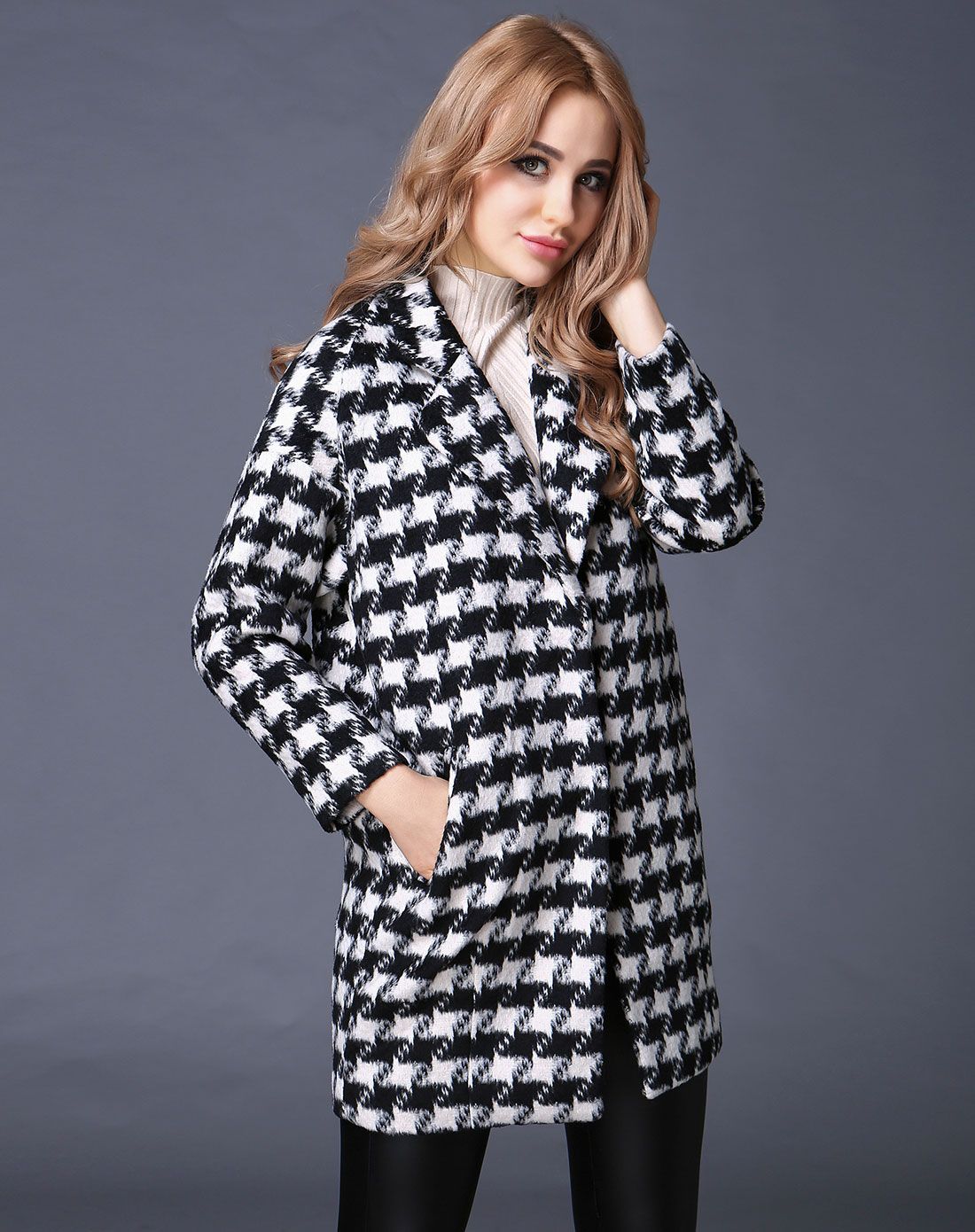 女款黑白色千鸟格外套