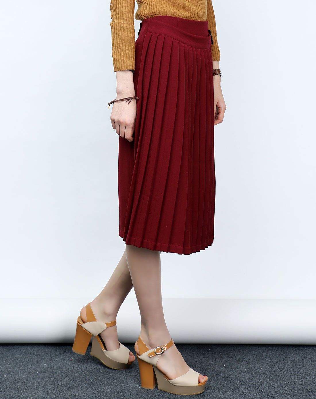 酒红色风琴褶淑女半身裙