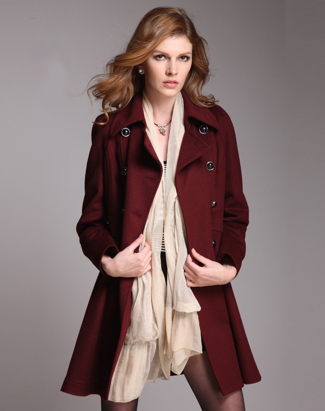 深紫红色双排扣修身毛呢外套