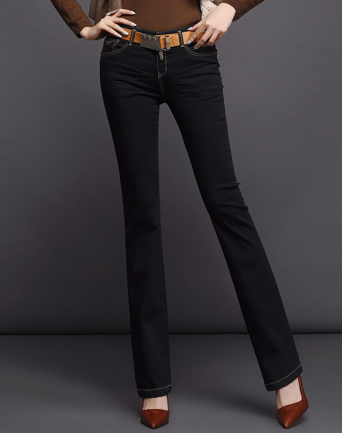 黑色修身微喇裤