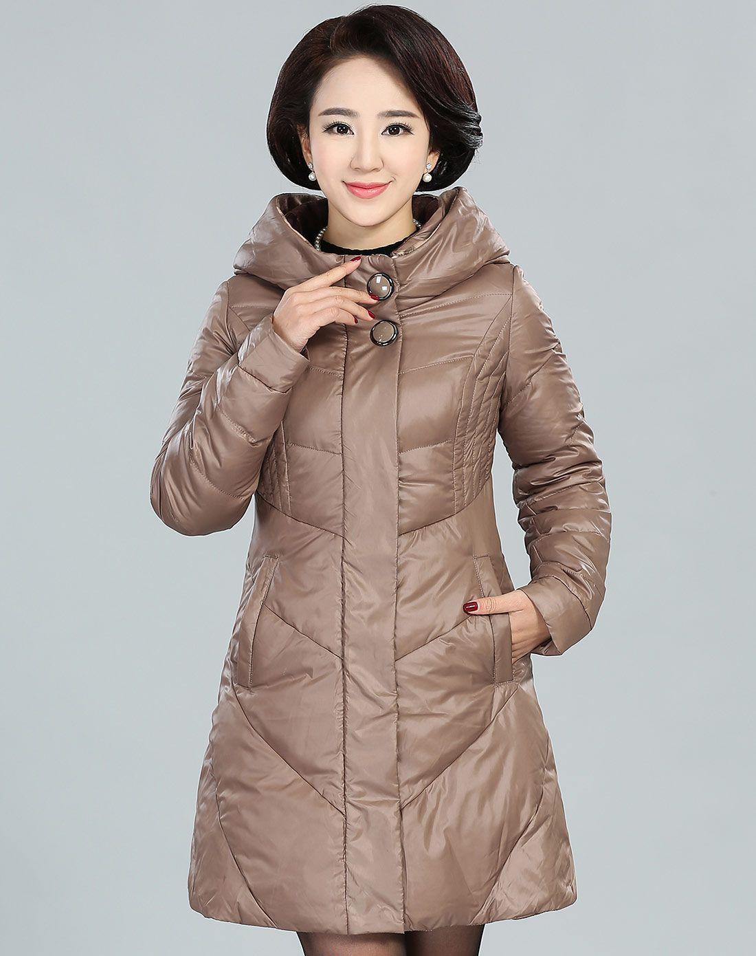 女款卡其色中长款修身羽绒服