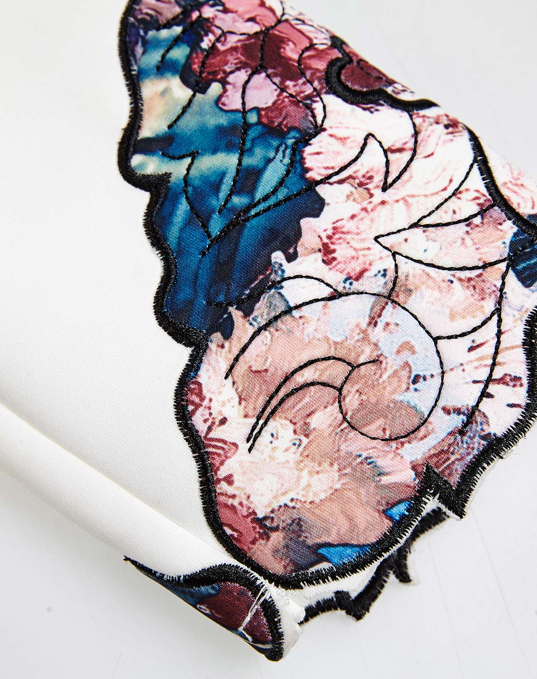 女款白色圆领印花上衣