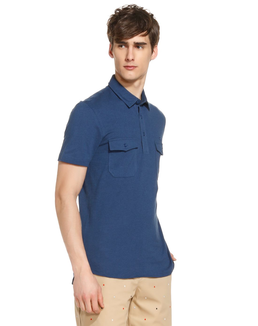 暗蓝色翻领双袋短袖t恤