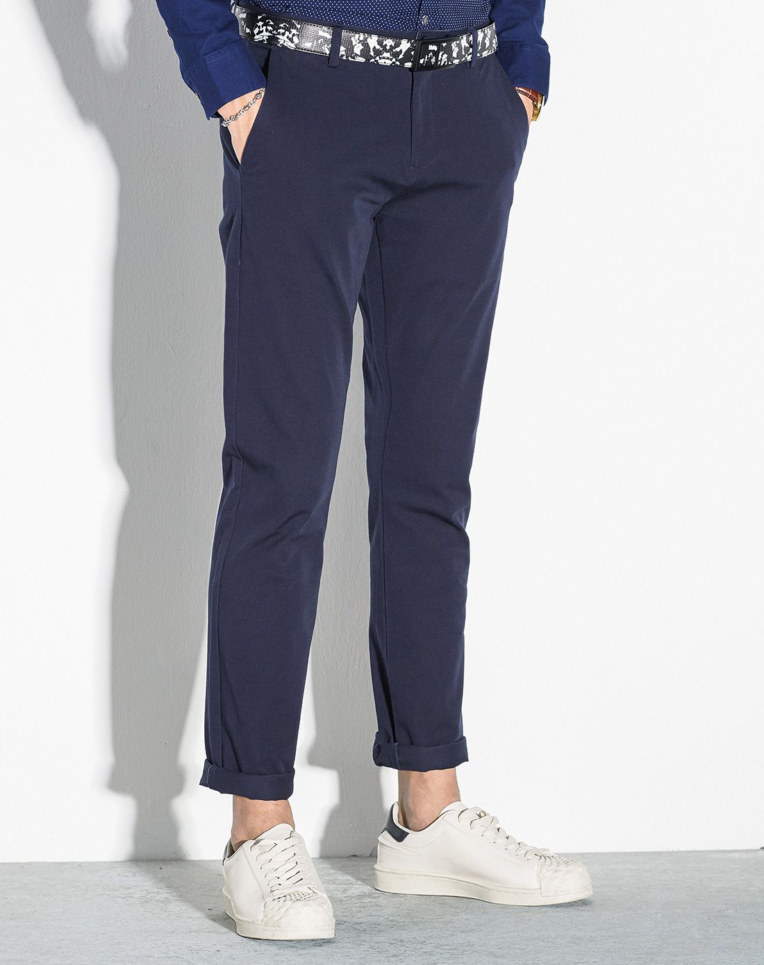 男款深宝蓝修身窄脚裤