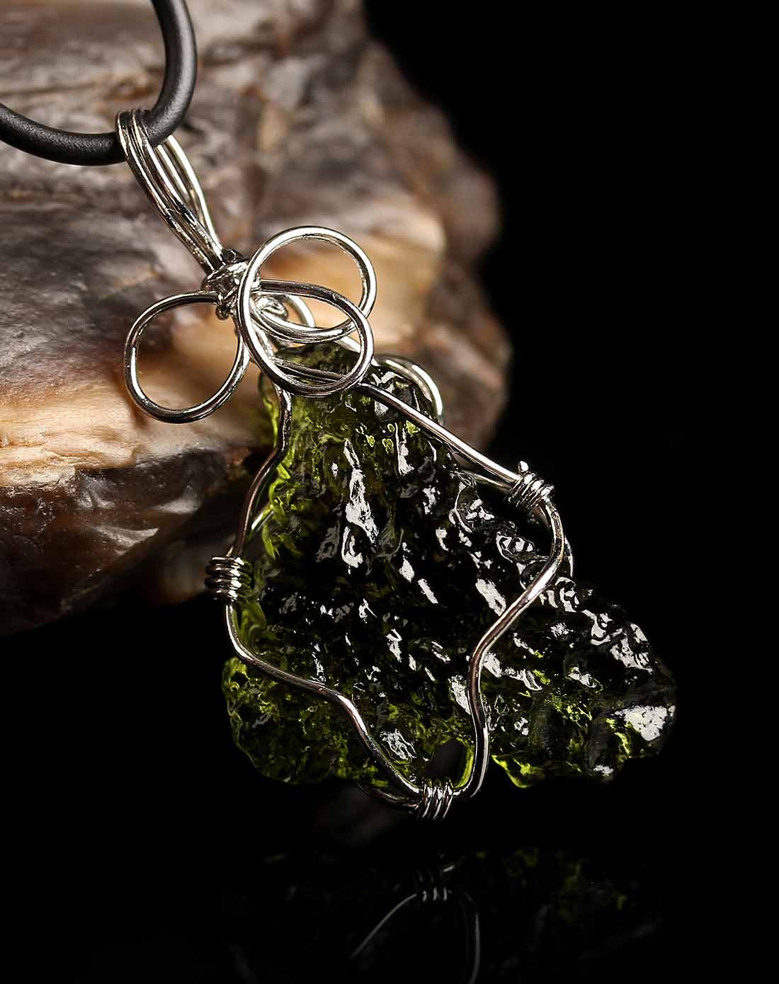 天然捷克陨石吊坠随形镶边5-6g