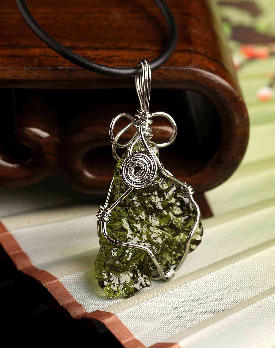 天然捷克陨石吊坠随形镶边5-6g