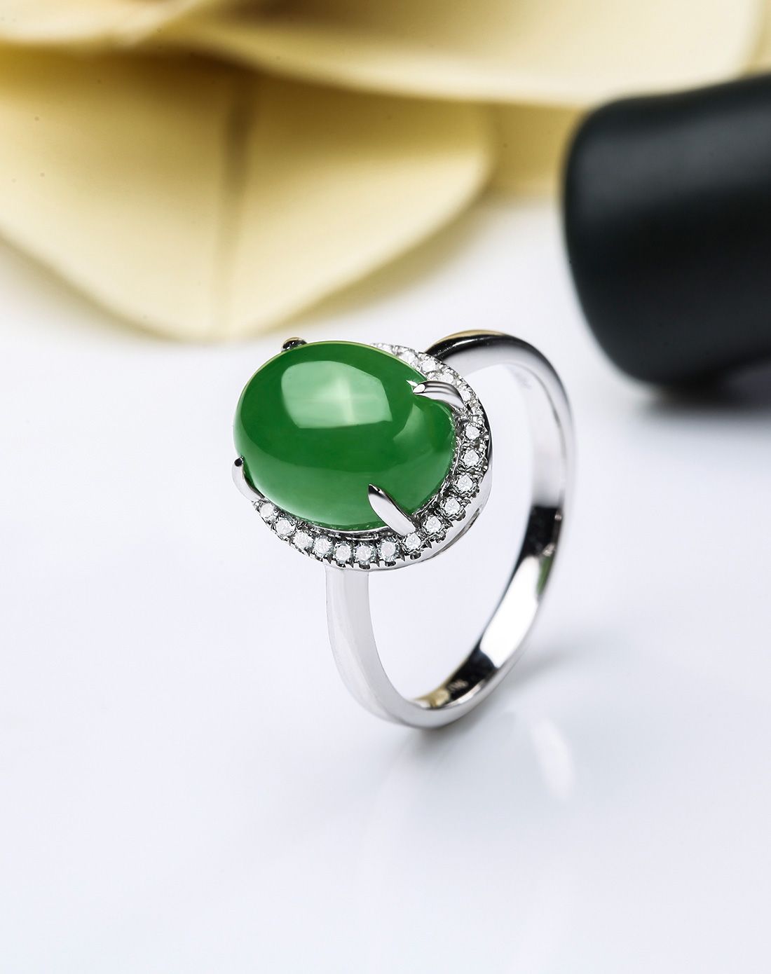 18k金镶和田玉戒指