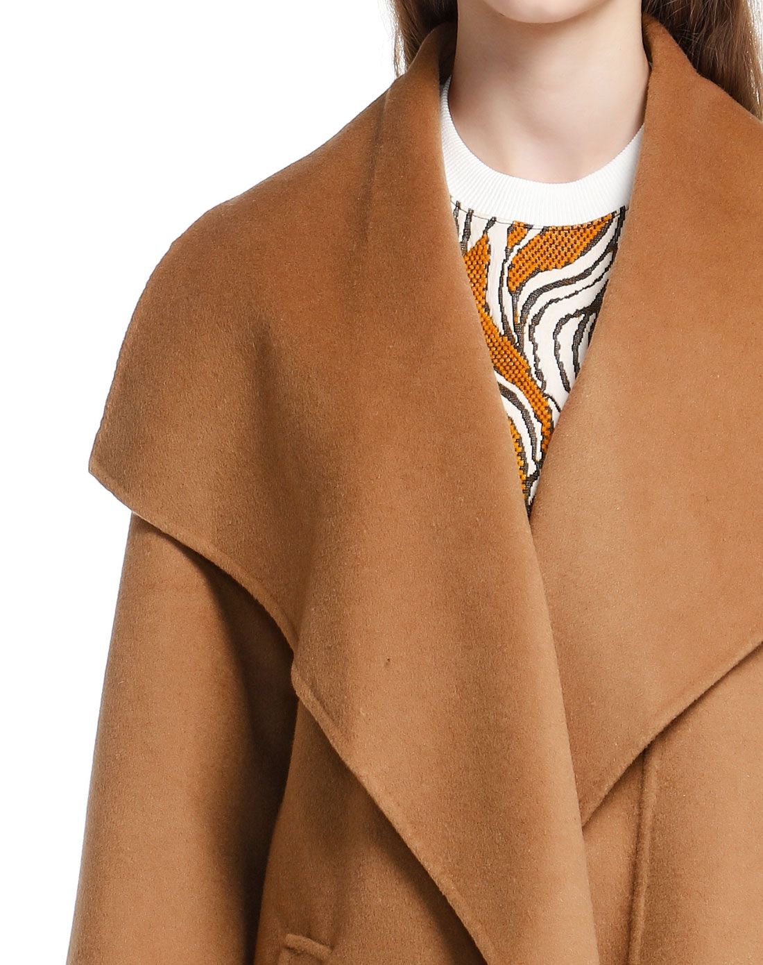 深驼色大翻领个性时尚长袖大衣