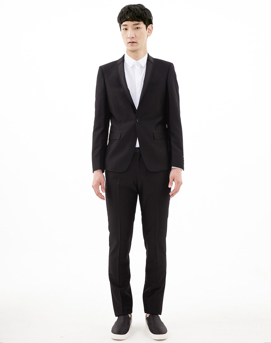 男士经典拼接式青果领修身西服