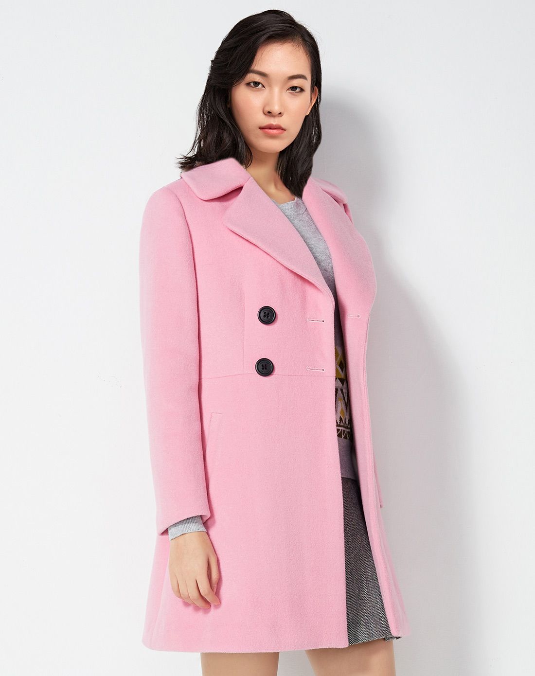 冰粉色修身大衣
