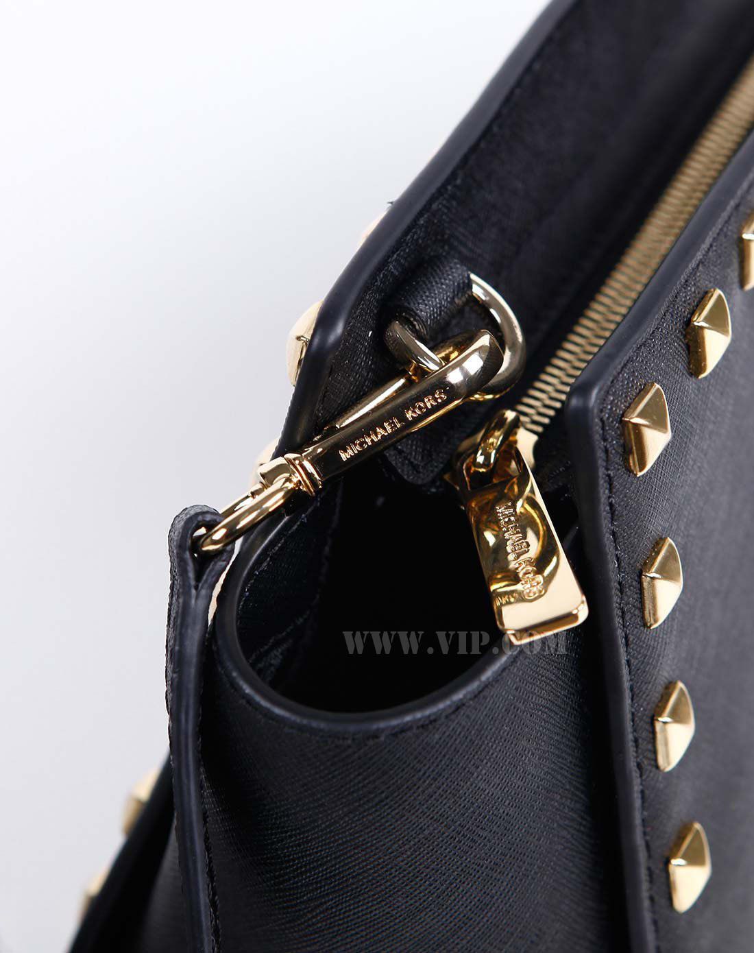 mk笑脸邮差包 中号 铆钉黑色