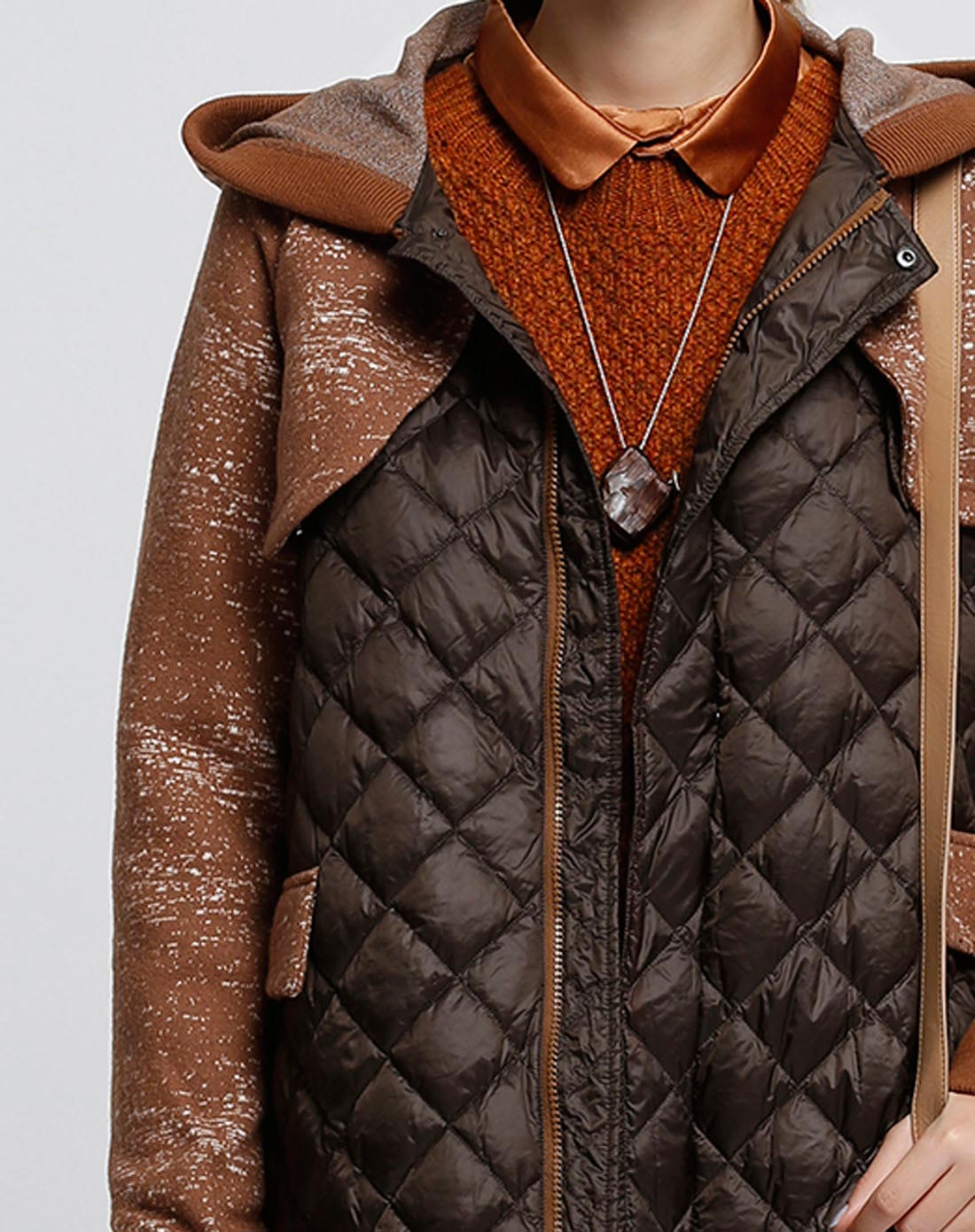 菱格拼接时尚咖啡色羽绒服