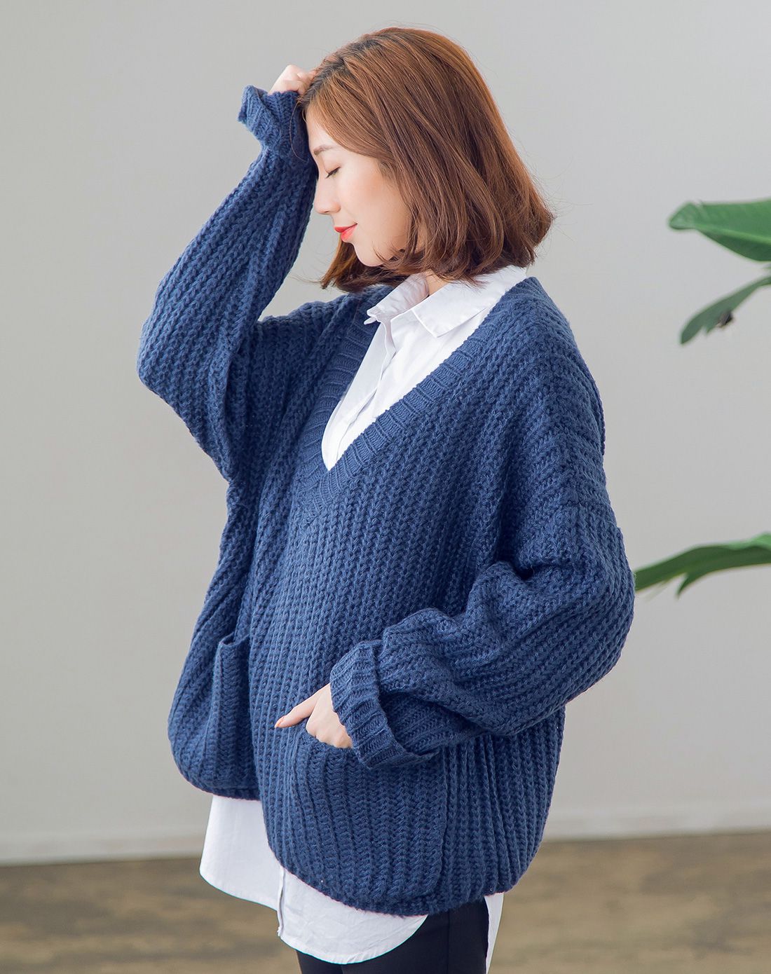 女款v领粗针毛衣