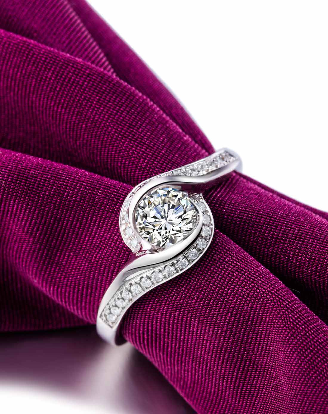 白18k金共70分fg色钻石女戒