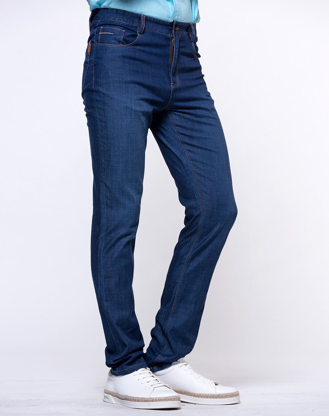 男士湖蓝色时尚牛仔长裤