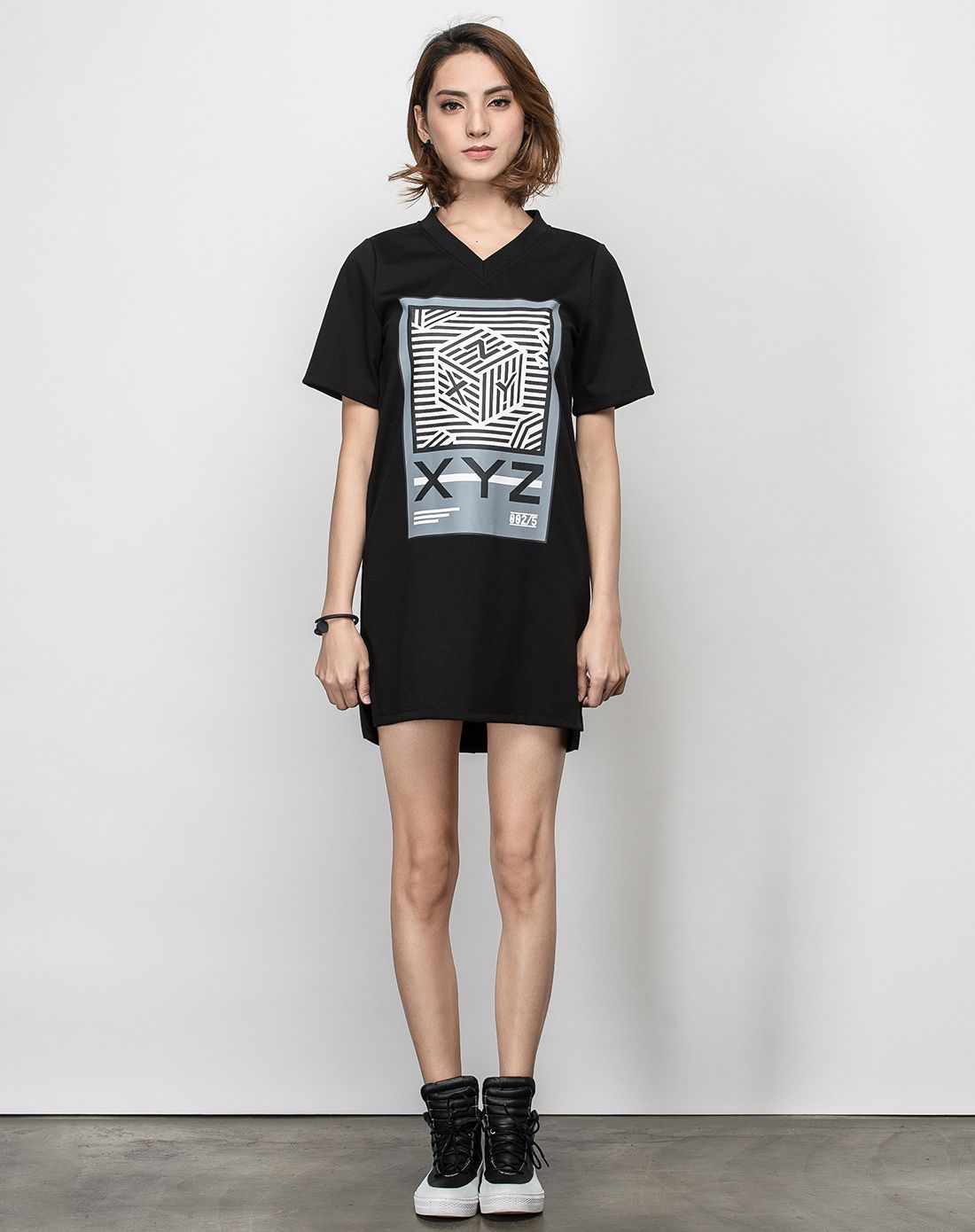 new balance&dusty复古潮流专场几何印花 女款黑色短袖长款t恤dm162st