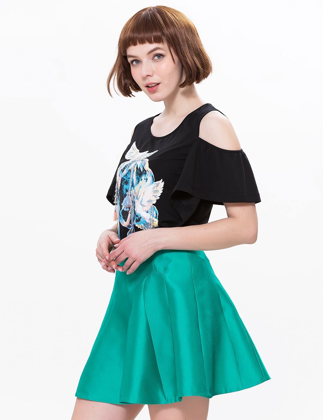 女装经典黑印花图案落肩设计时尚t恤