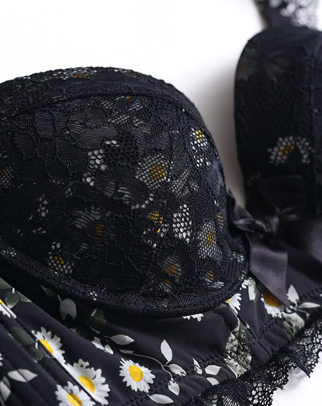 歌瑞尔gainreel内衣专场歌瑞尔冷蝶黑色有钢圈上薄下厚甜美刺绣女士