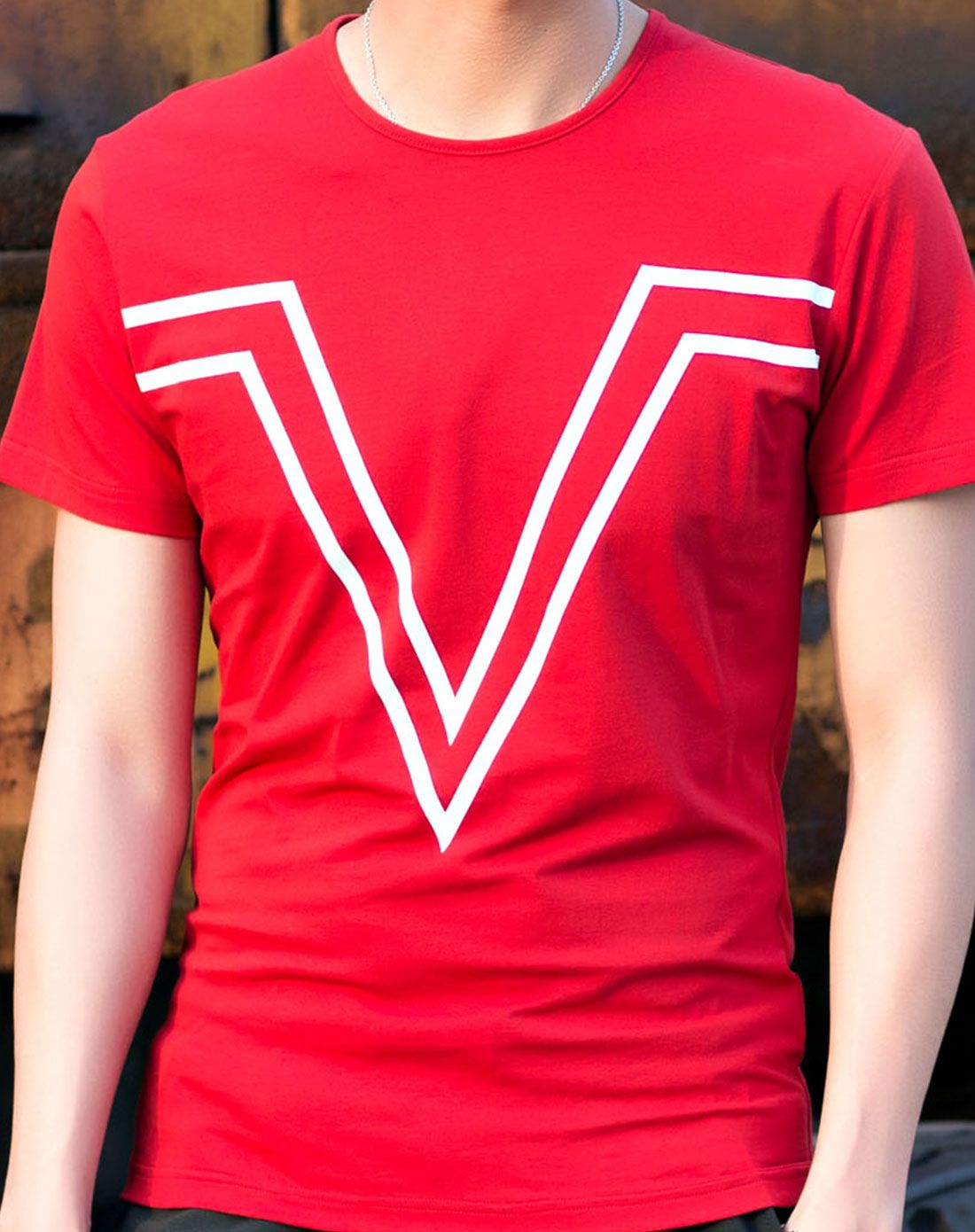 (特惠)酒红大v线条时尚短袖t恤