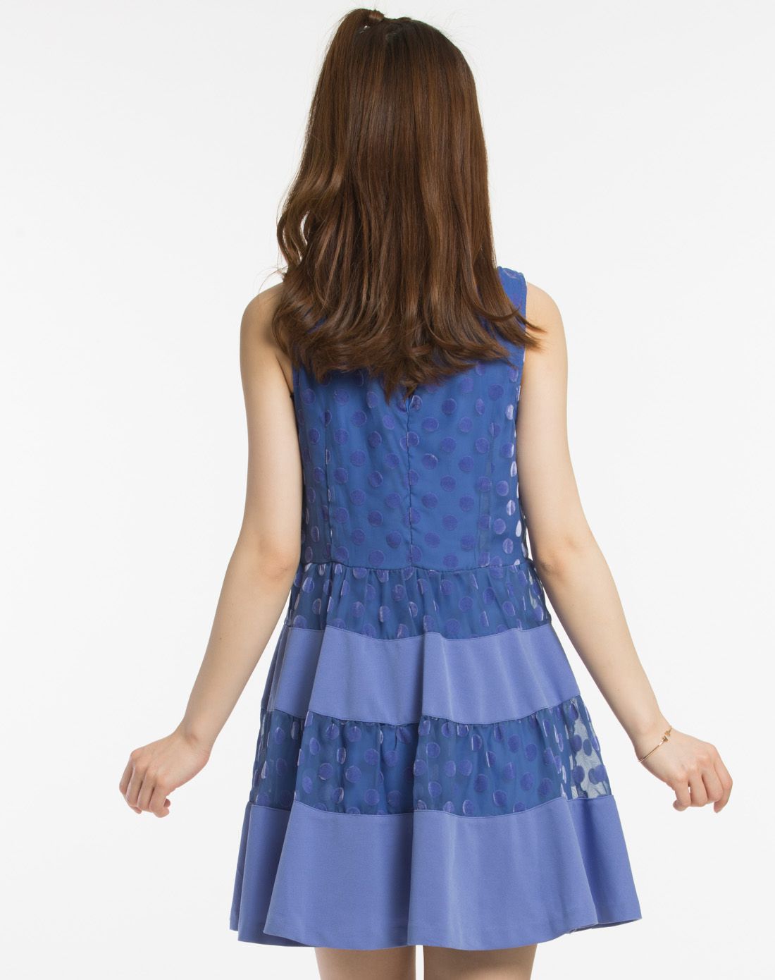 蓝色时尚波点无袖连衣裙