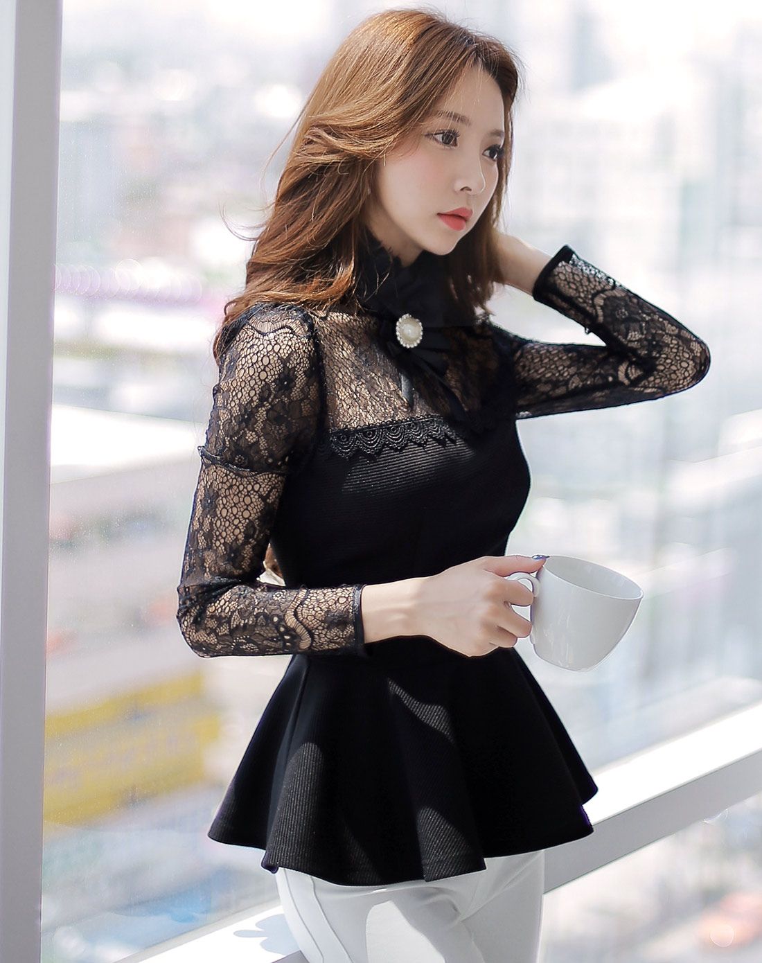 相拼蕾丝修身散摆长袖打底衫