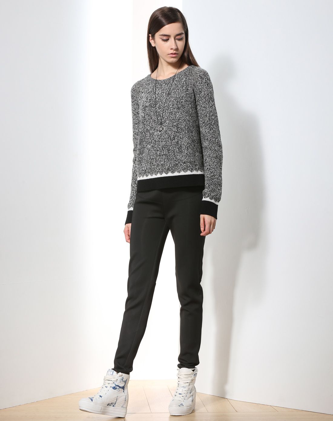 黑加白个性潮流时尚羊毛针织衫