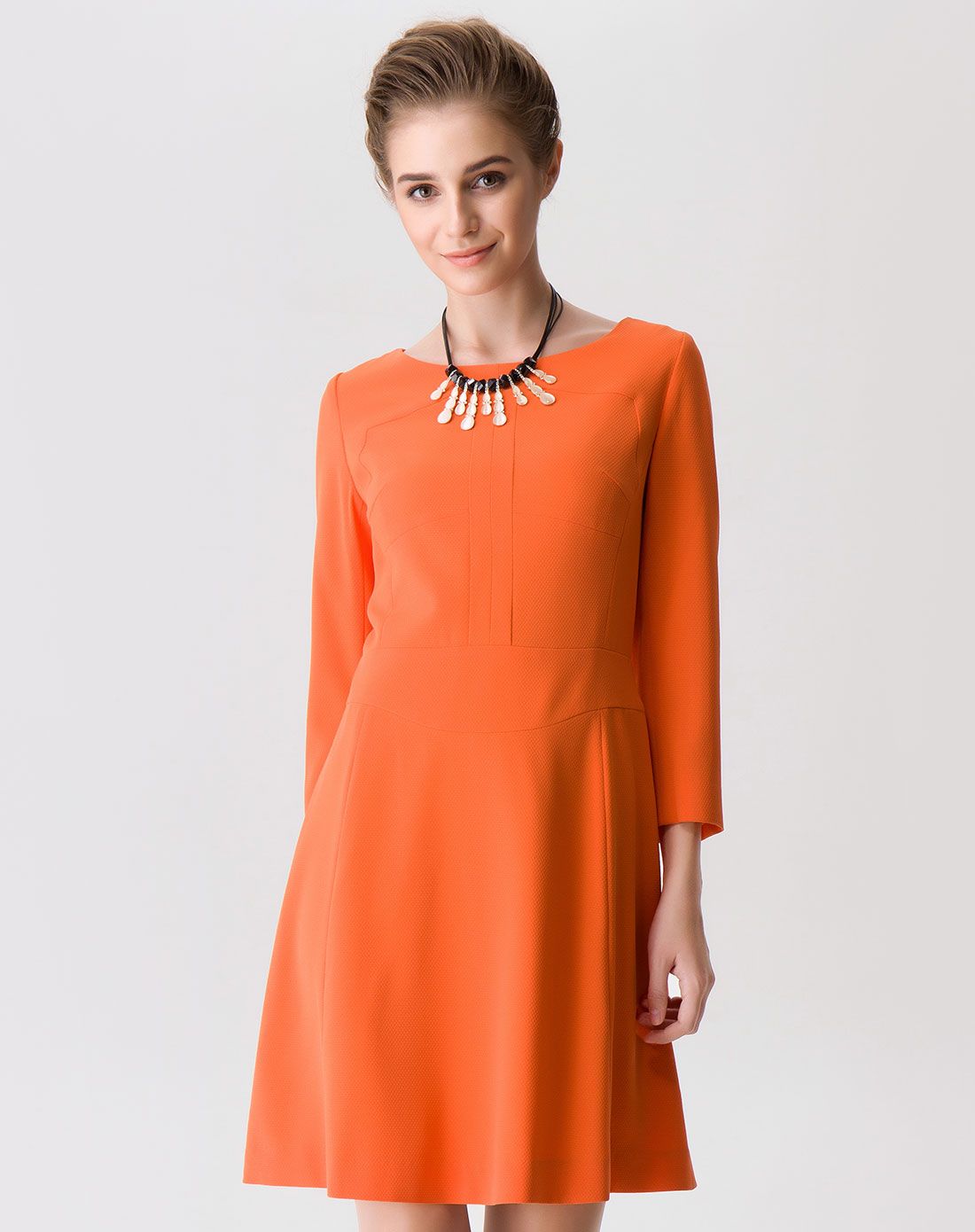 新款时尚橙色连衣裙