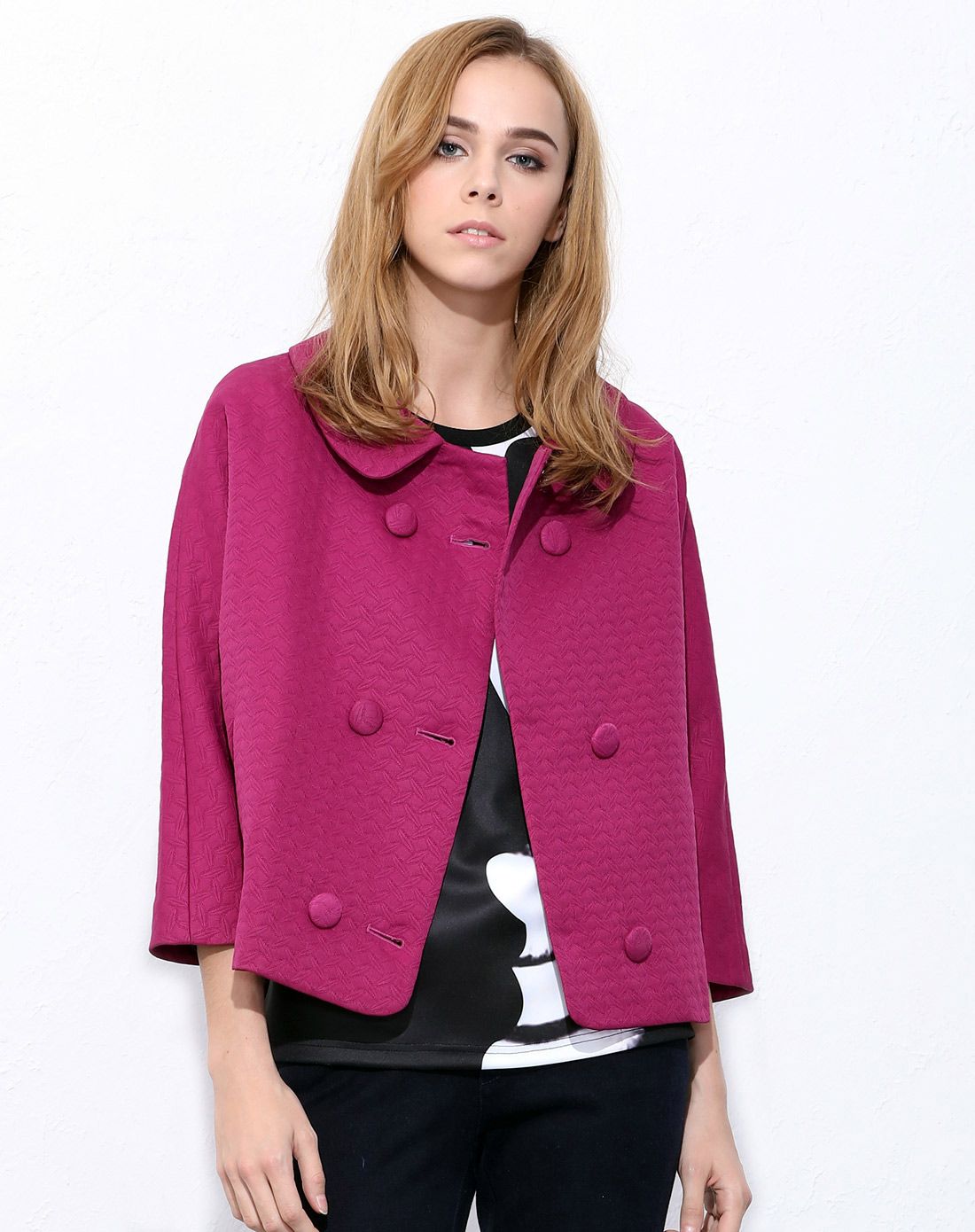 玫红色时尚复古暗纹外套