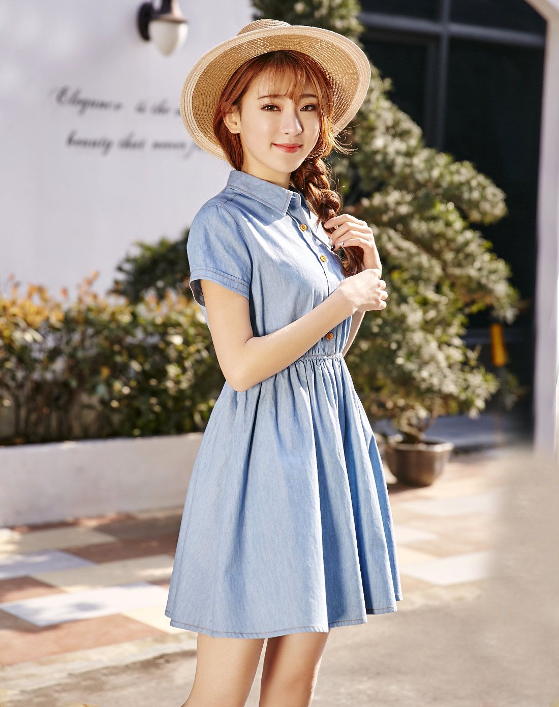 浅蓝薄牛仔绣花收腰小翻领连衣裙