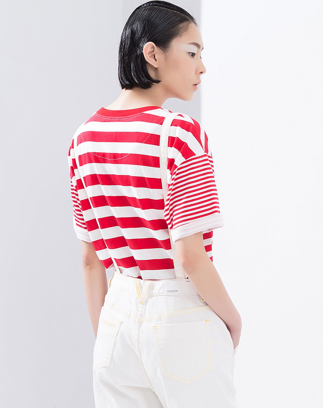 红白条条纹拼接t恤