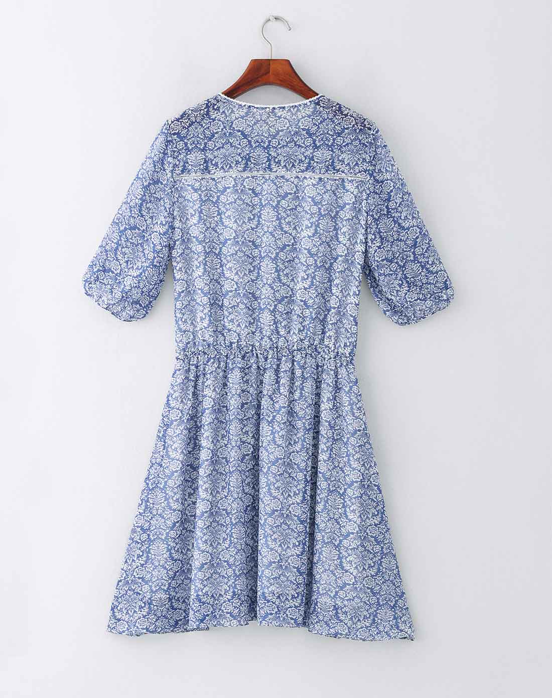 蓝底白花小清新a字裙修身短袖连衣裙