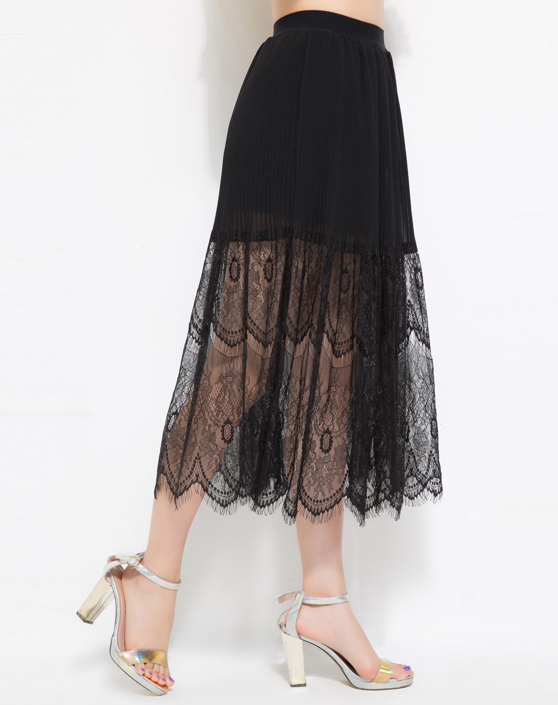 黑色蕾丝轻盈镂空半身裙