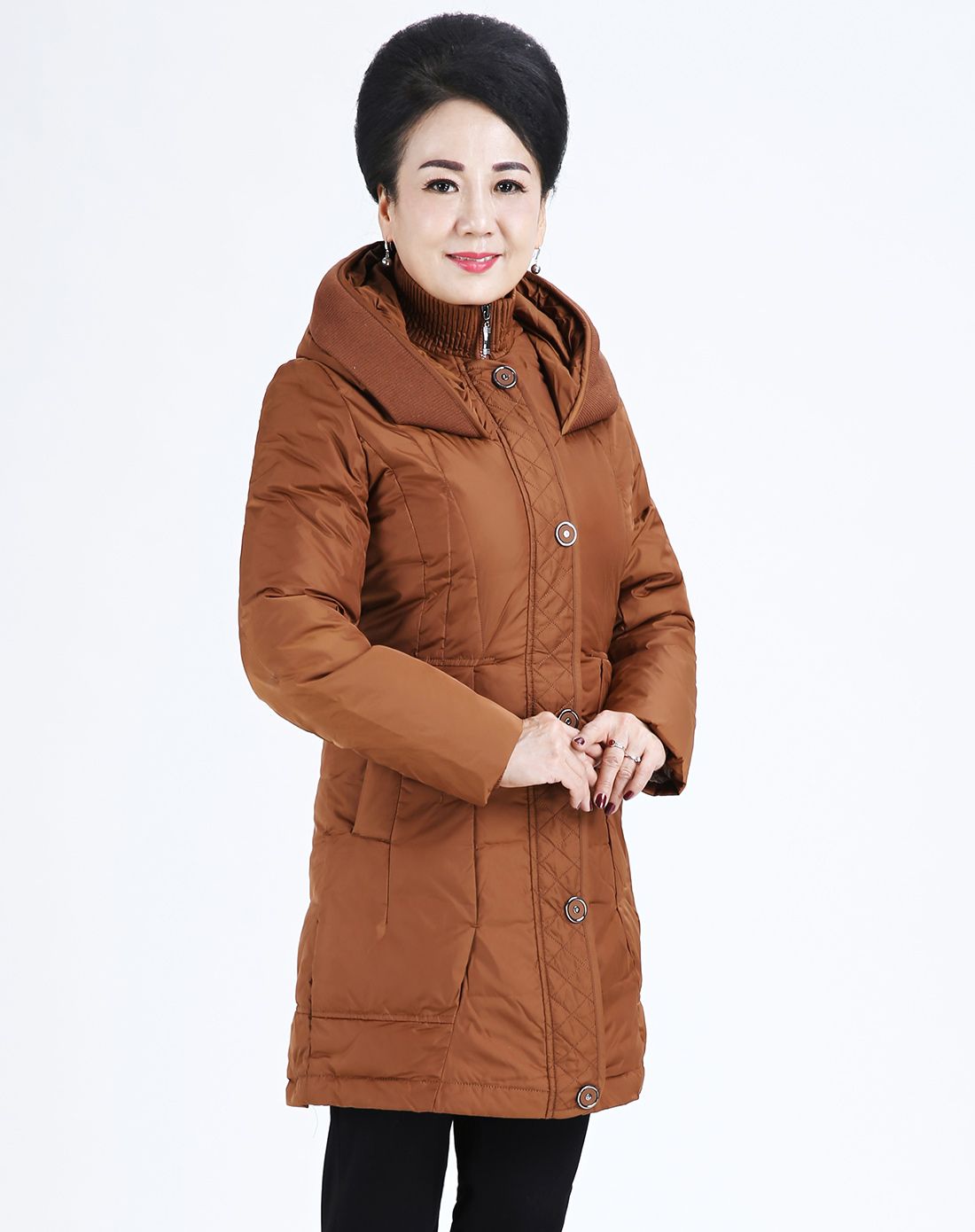 黄赤色时尚大方简约羽绒服