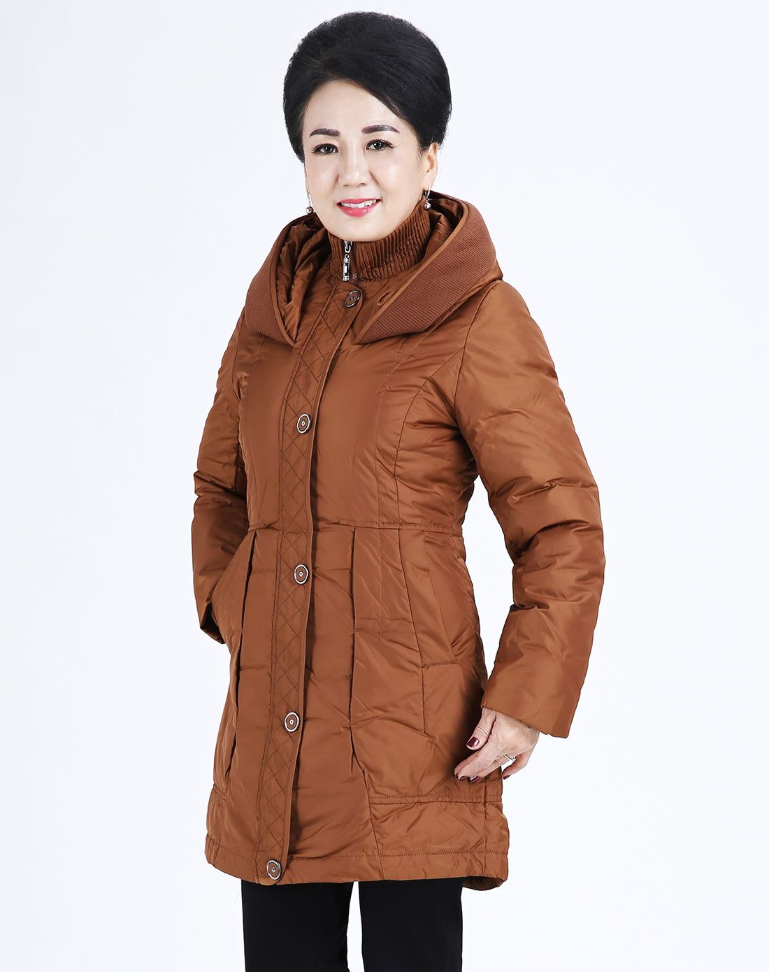 黄赤色时尚大方简约羽绒服