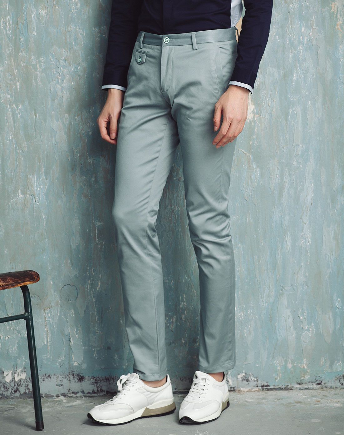 男款中绿修身窄脚裤