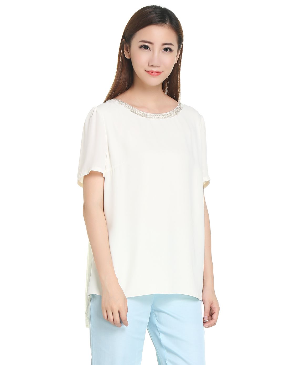 浅米色简洁气质短袖上衣