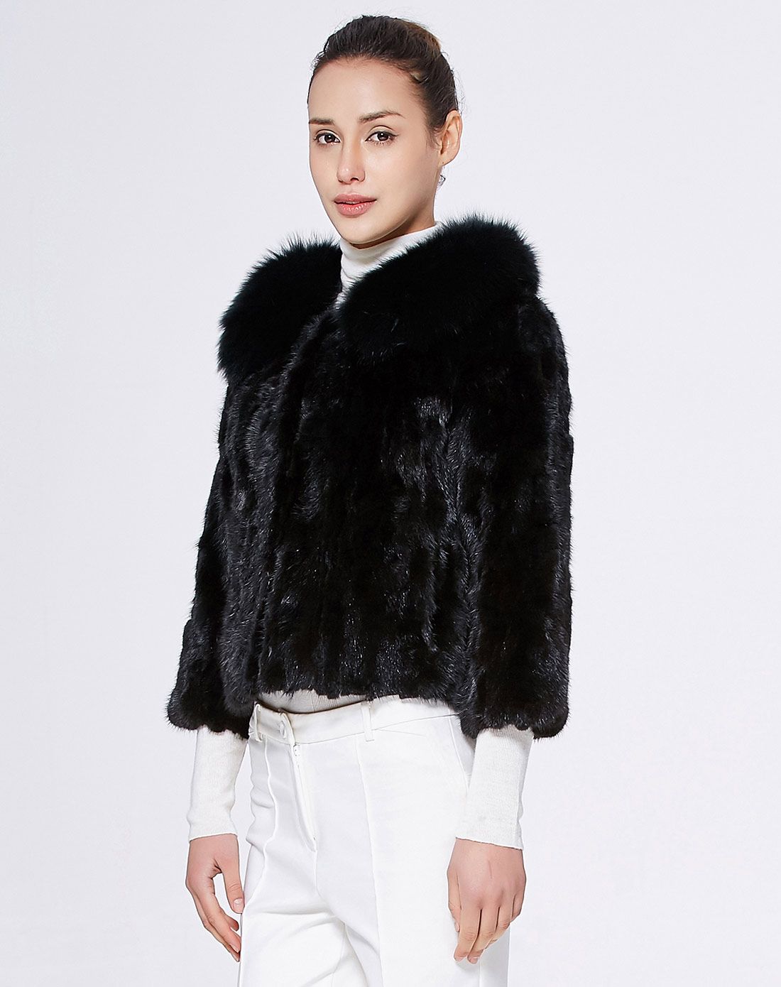 黑色短款水貂毛领外套