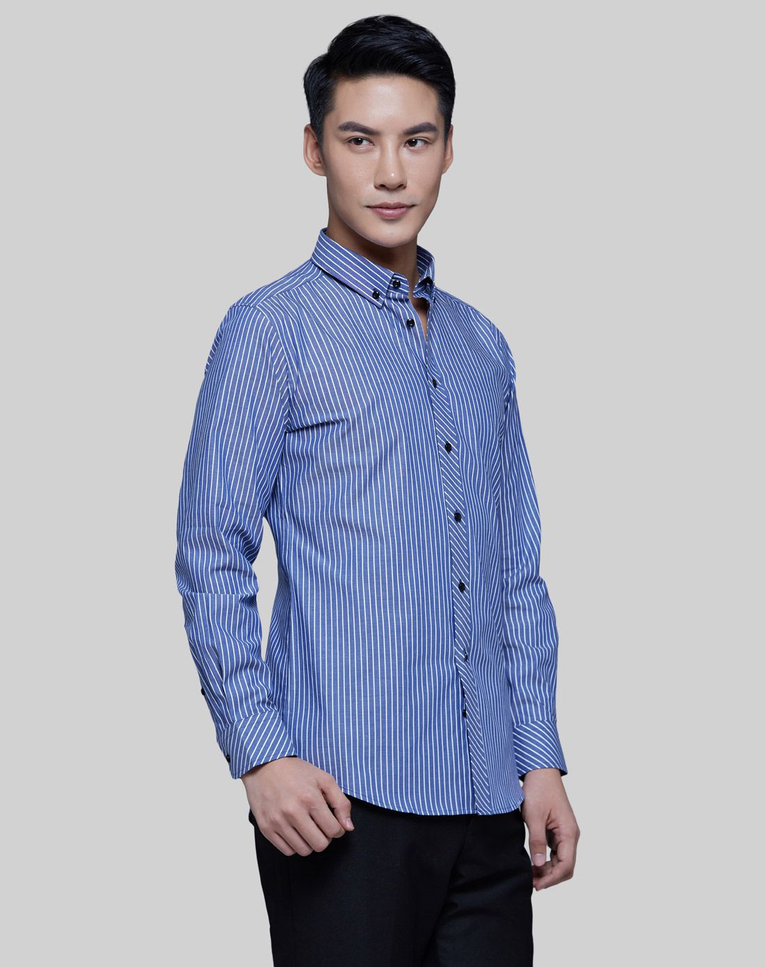 条纹纹深蓝色长袖衬衫