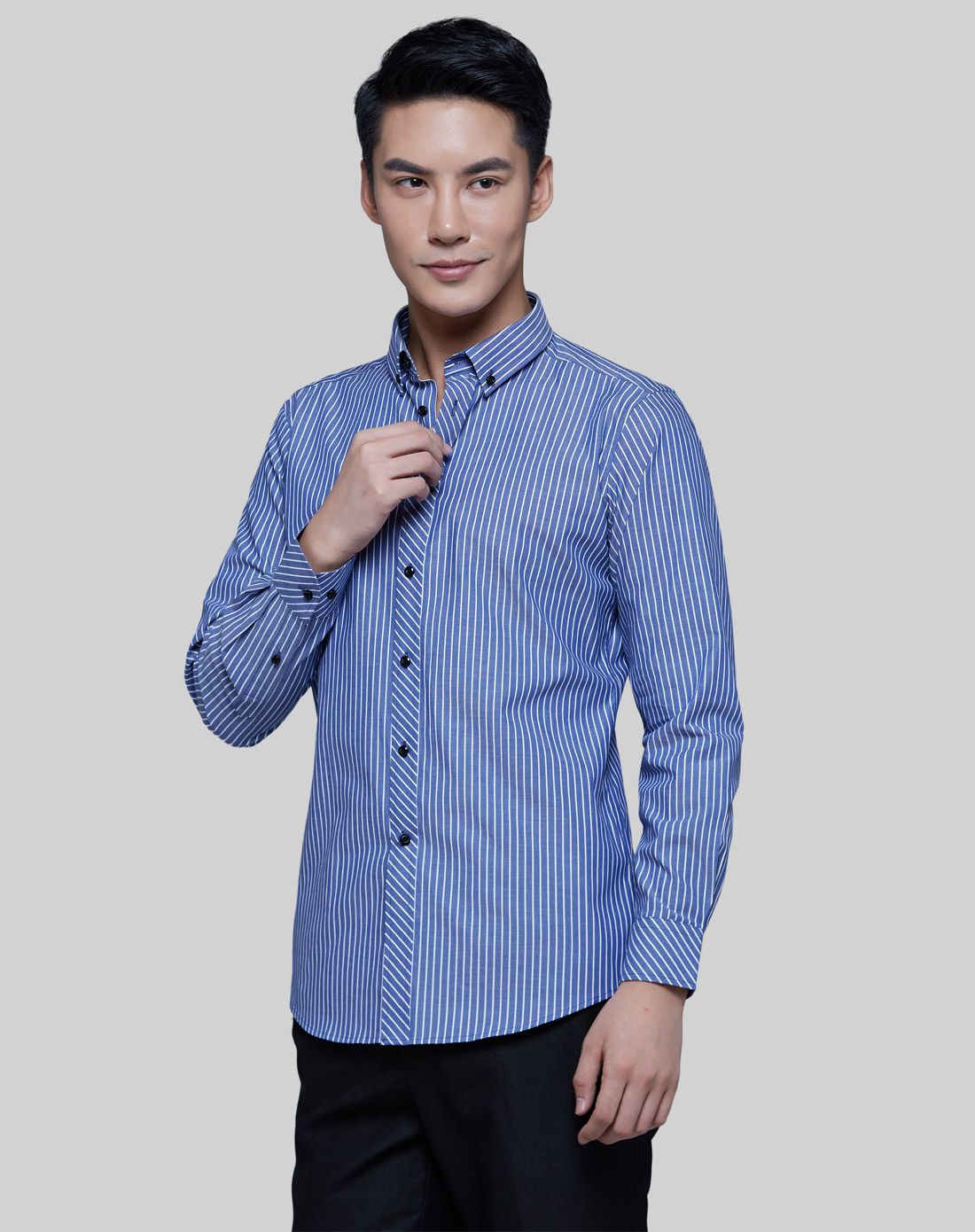 条纹纹深蓝色长袖衬衫