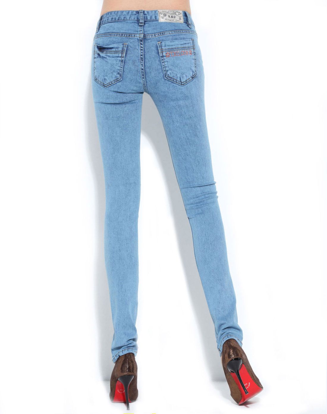 浅蓝色中腰牛仔裤