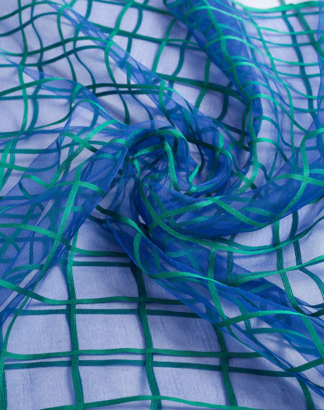 轻纱飞舞时尚丝巾