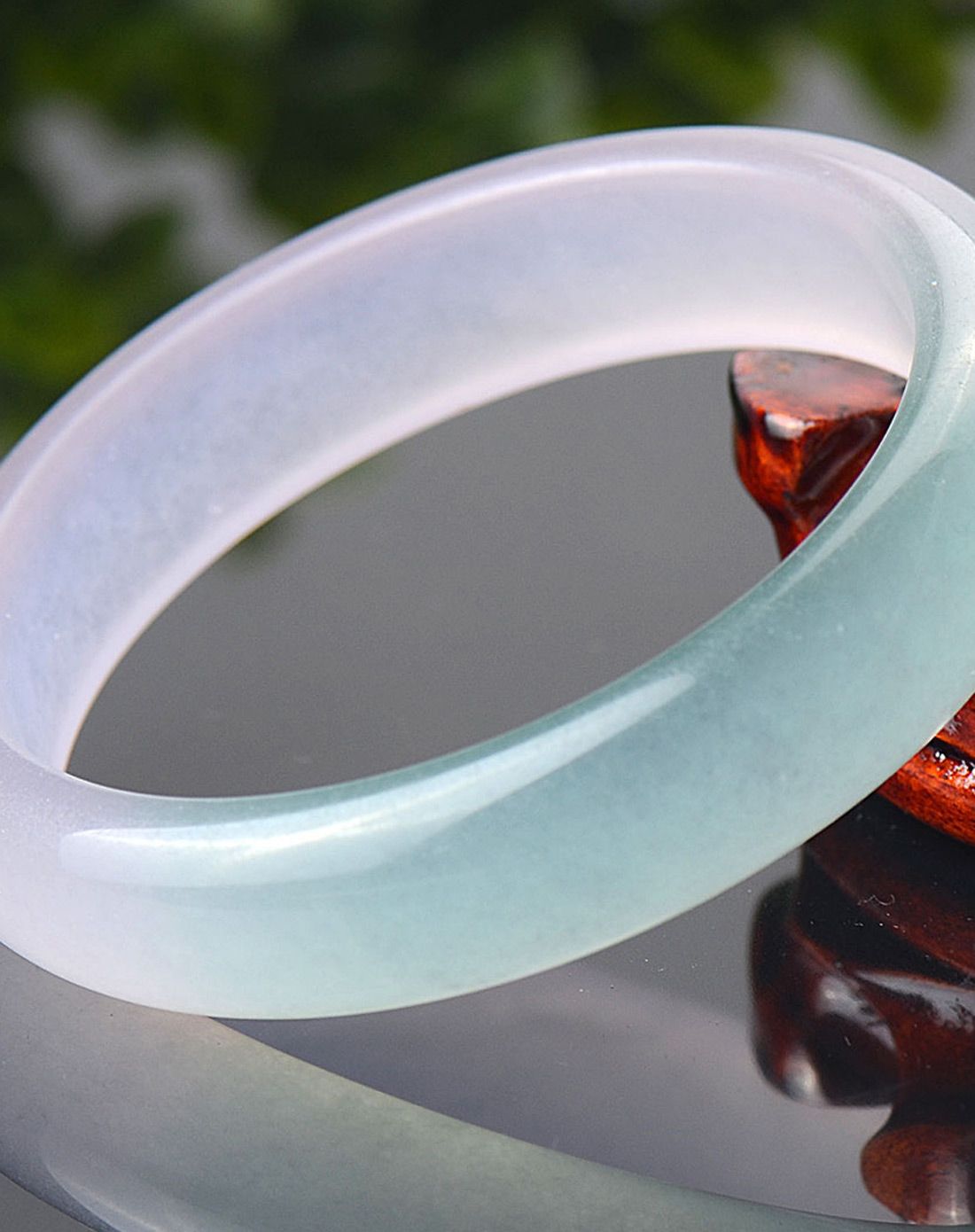 时尚聚财厚装大圈口石英岩手镯附证书