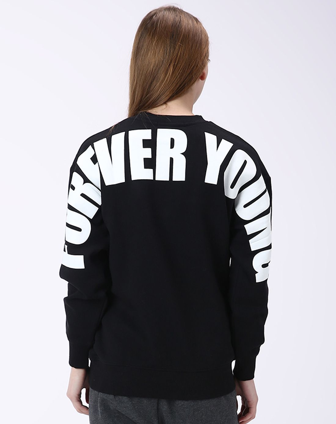izzue女款黑色字母印花全棉长袖卫衣