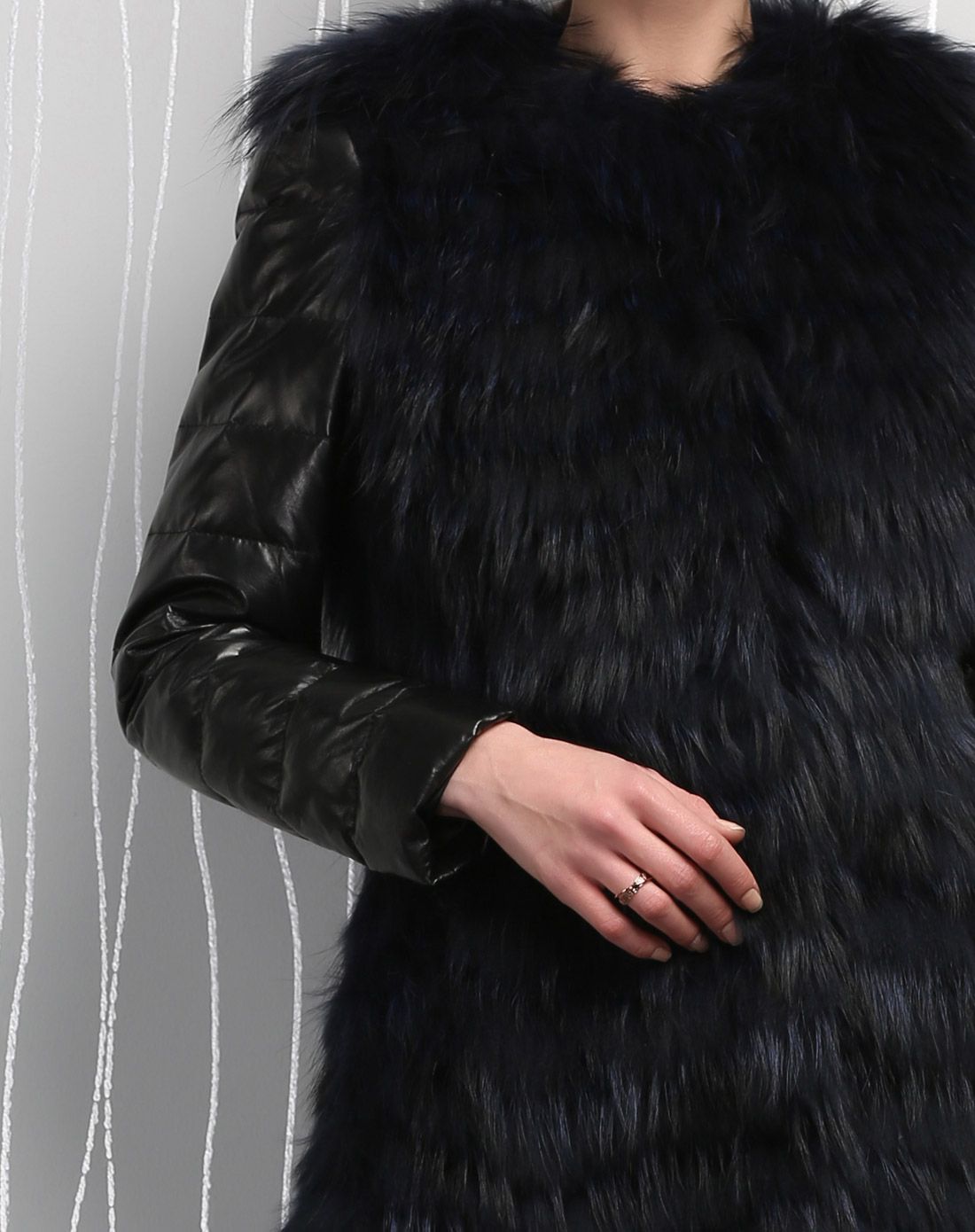 黑色貉子毛皮袖填大气皮毛中长款皮羽绒