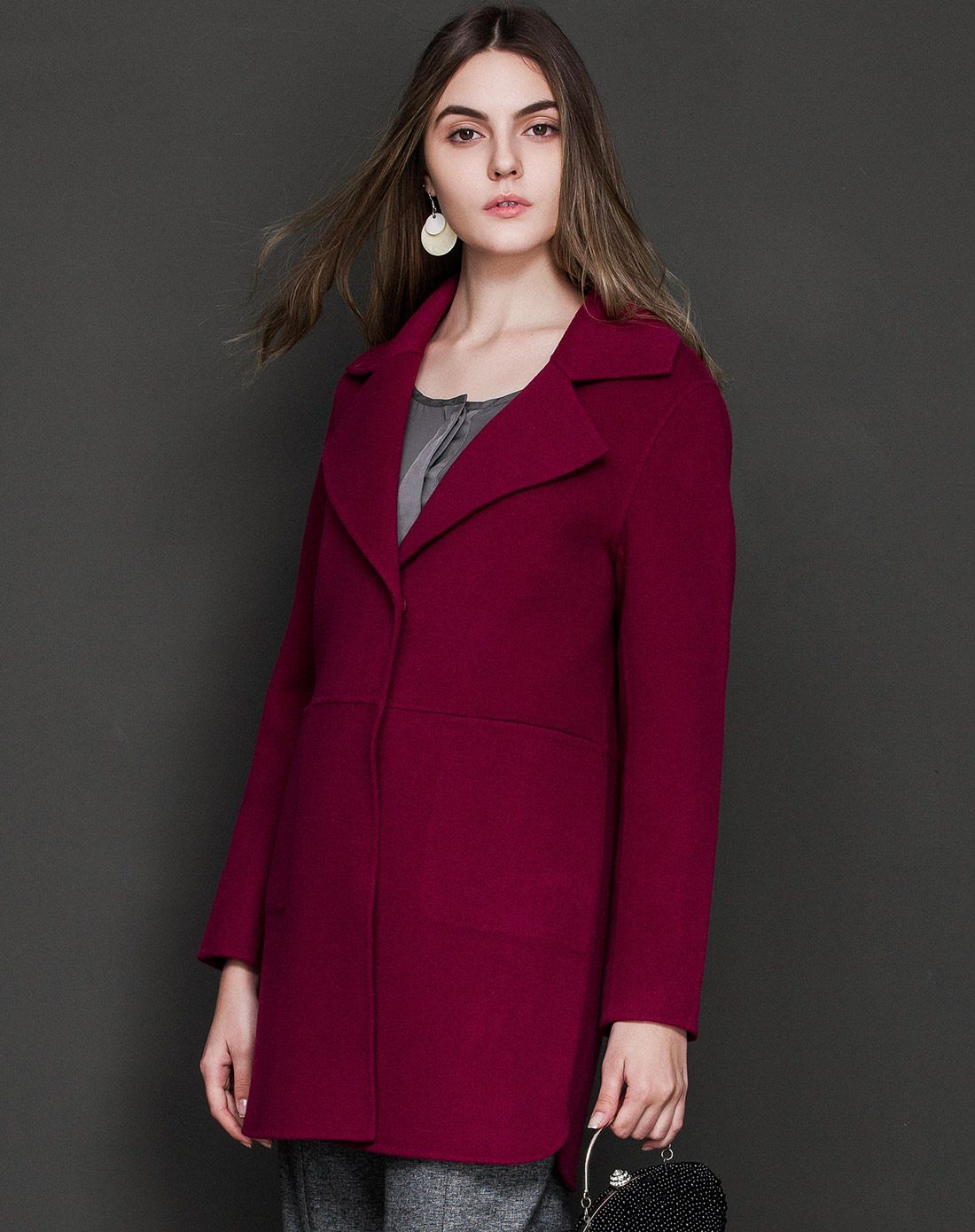 紫红色女式大衣