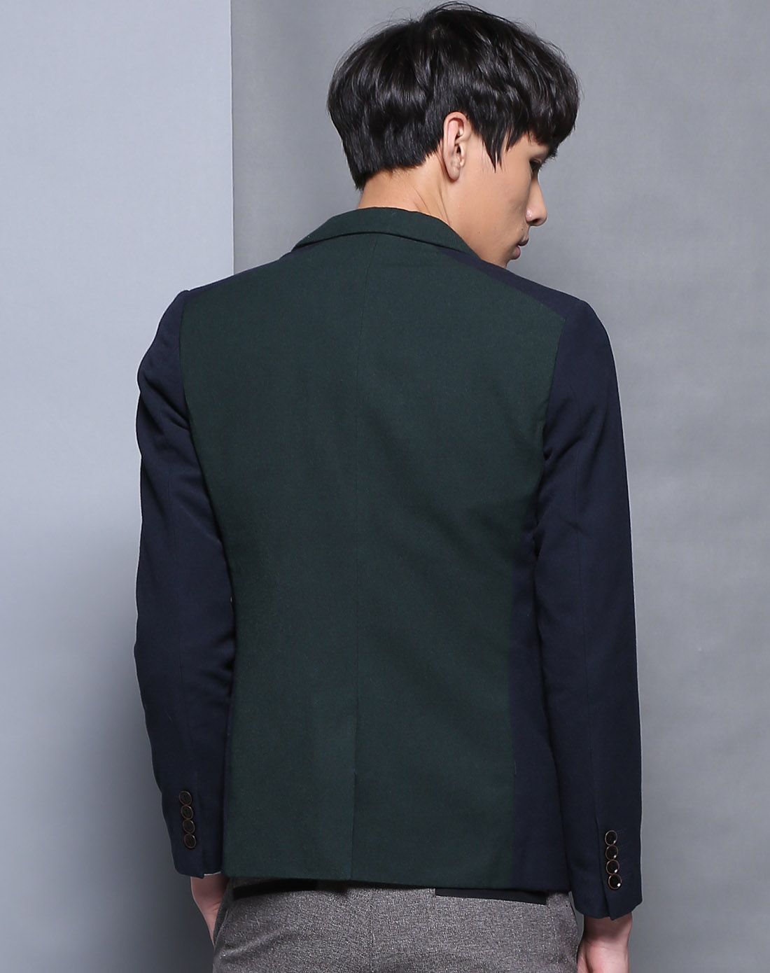 青绿色男装拼色西装