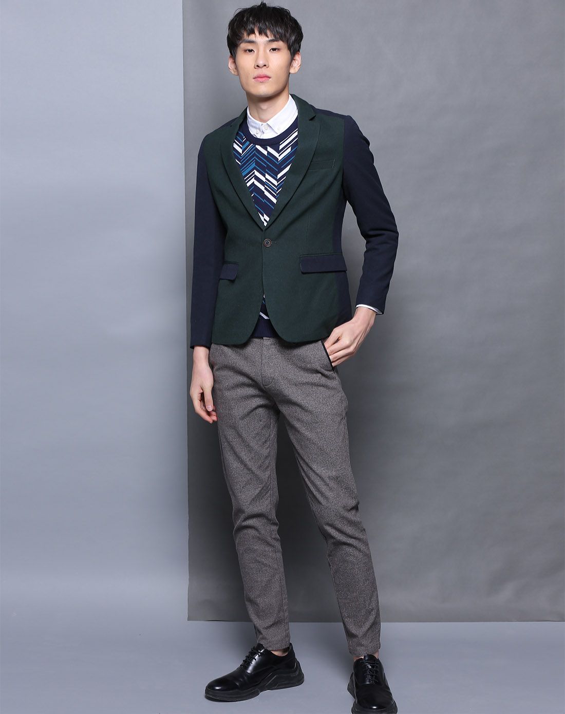 青绿色男装拼色西装