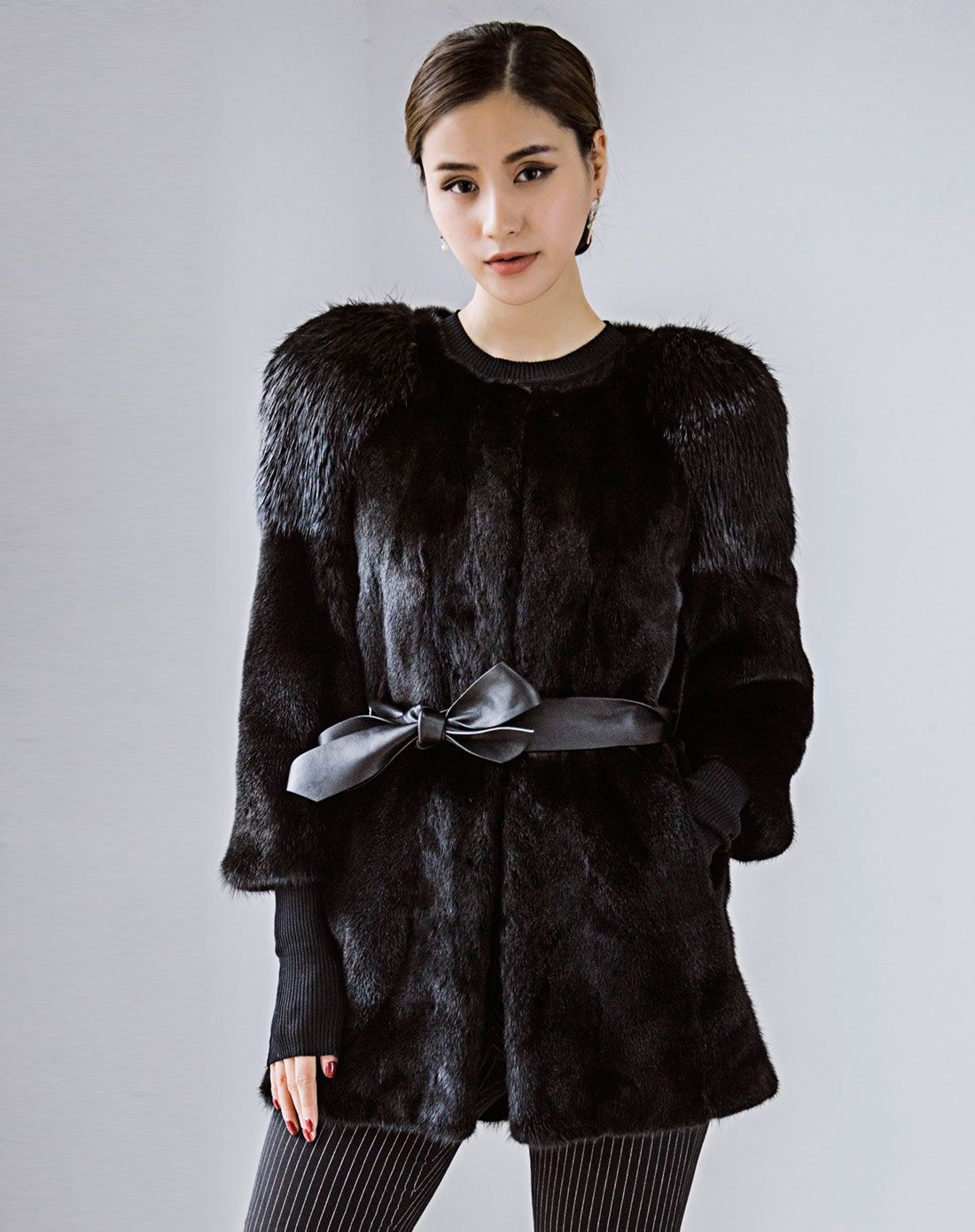 依奴珈圆领腰带皮草貂皮大衣水貂女外套中长款